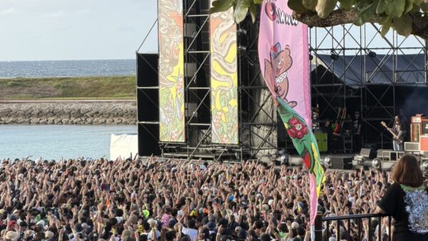 フェスが結ぶ 人と島