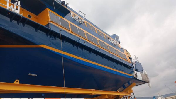 救命浮器の搭載準備、着々と進行中